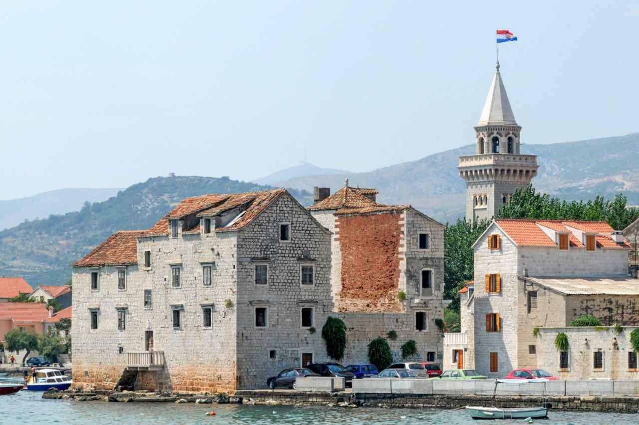 Suncica Apartments Kaštela Екстериор снимка