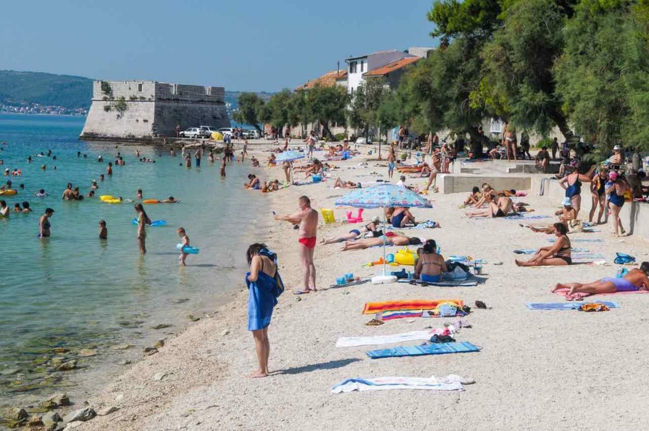 Suncica Apartments Kaštela Екстериор снимка